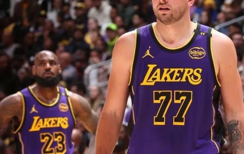 开云app -转折点西汉姆止住颓势，NBA总决赛清晨攻防权衡，赛场秩序良好，控场能力受关注(2024nba总决赛第三场裁判报告最新)