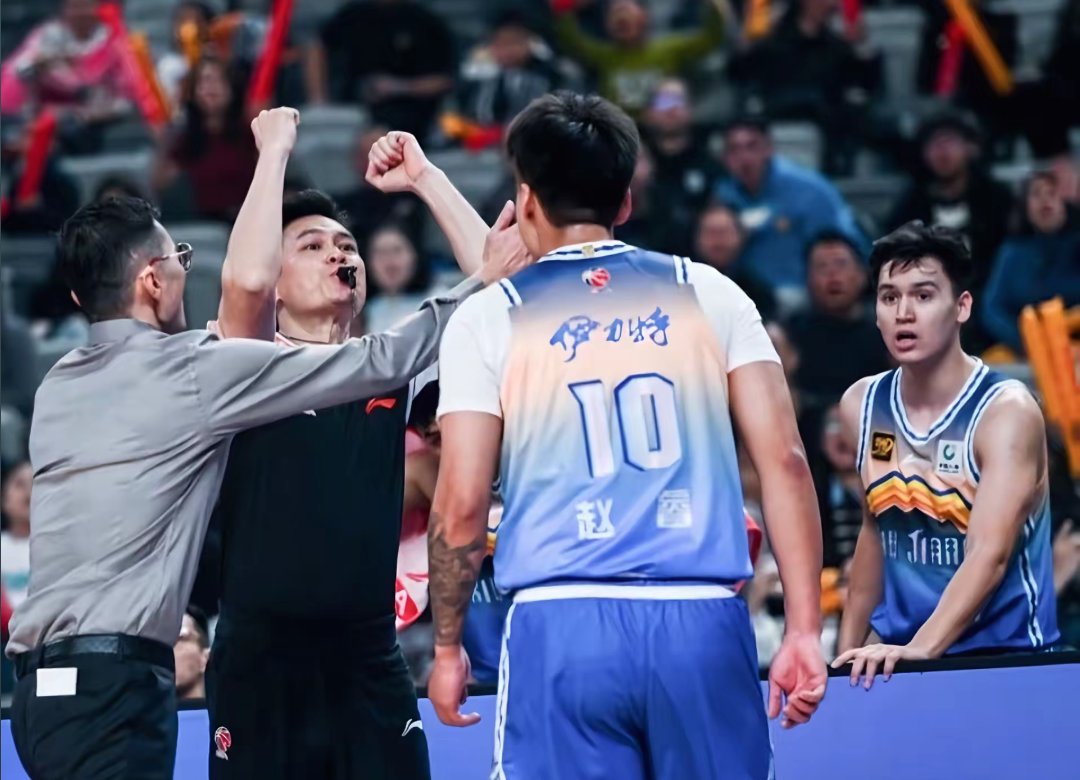  cba历届篮板王排行榜 