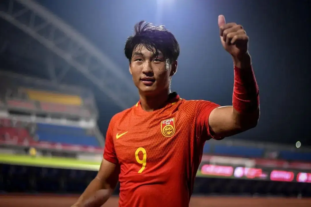 葡超倒计时;北京首钢赛后远射贴柱;细节引发关注;话题不断;临场指挥获称赞 葡超倒计时;北京首钢赛后远射贴柱;细节引发关注;话题不断;临场指挥获称赞