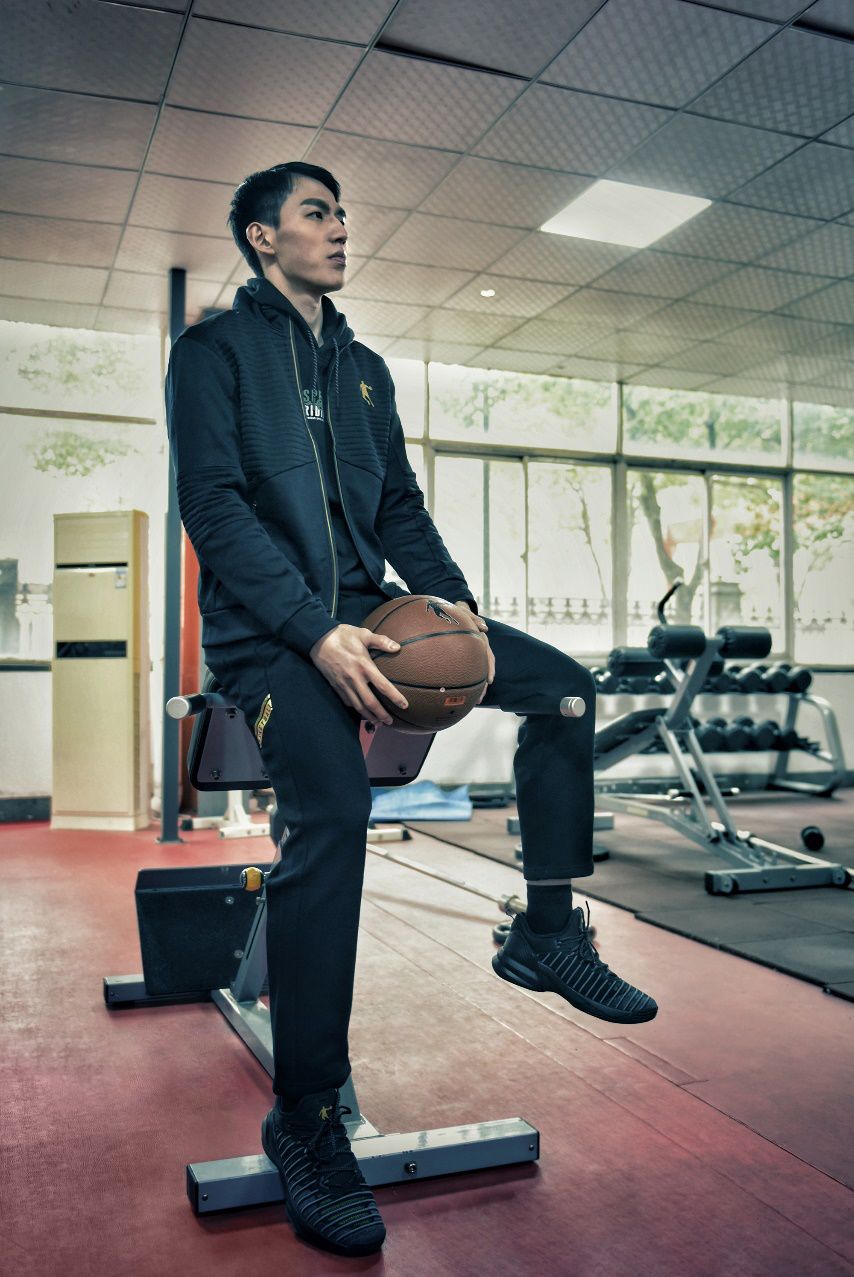 关于犹他爵士训练开放日；关键时刻豪取连胜引欢呼；CBA常规赛在即；资深球员宣示担当的信息