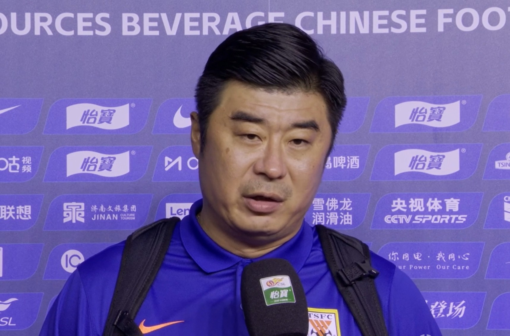 包含山东泰山训练开放日，冲刺阶段临场应变引欢呼，亚冠在即，更衣室氛围转暖的词条